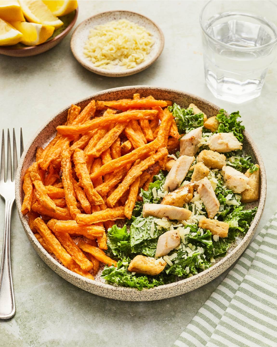 Chou Frisé Style César avec Frites de Patates Douces