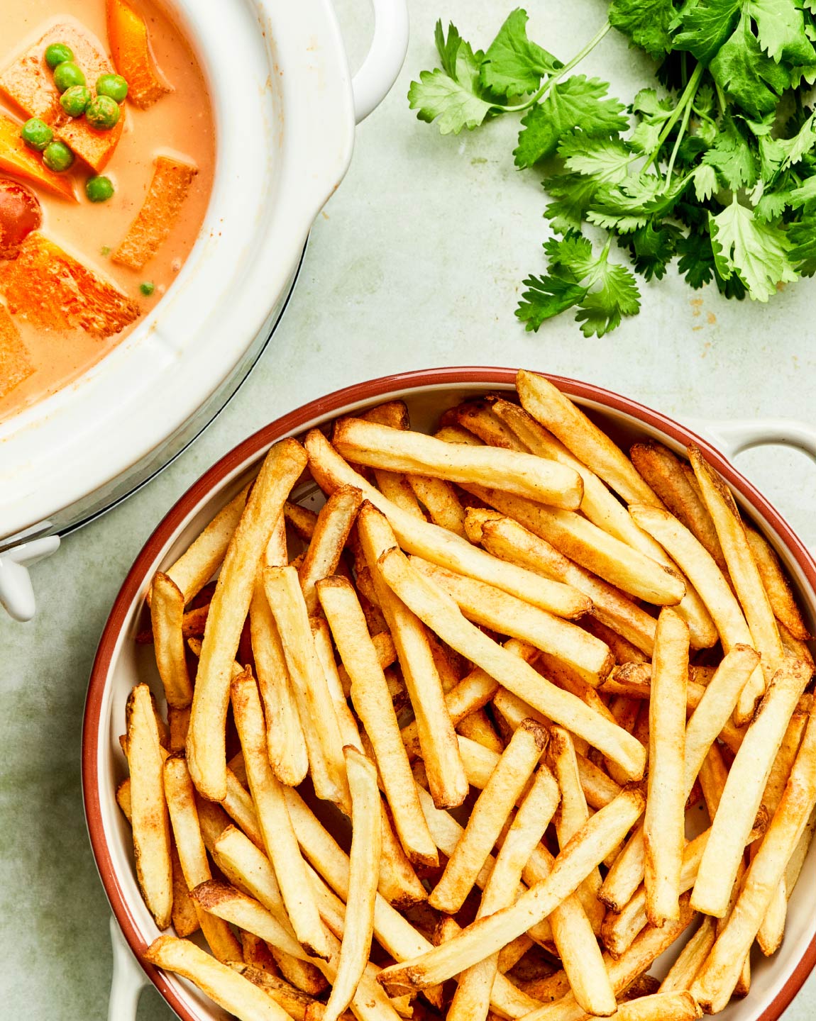 Slow Cooker Chicken Curry with Pub Fries | Cavendish Farms
